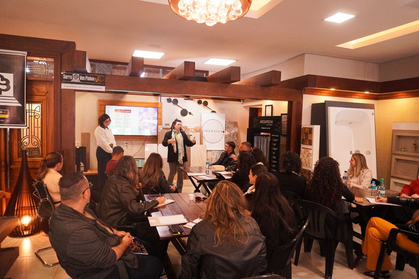 Turma reunida em imersão presencial da Imersiva
